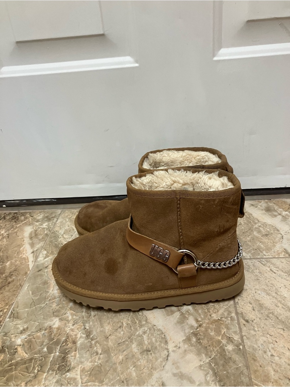 UGG Women’s Classic Mini Chains Chestnut Suede Boots - Picture 4 of 10